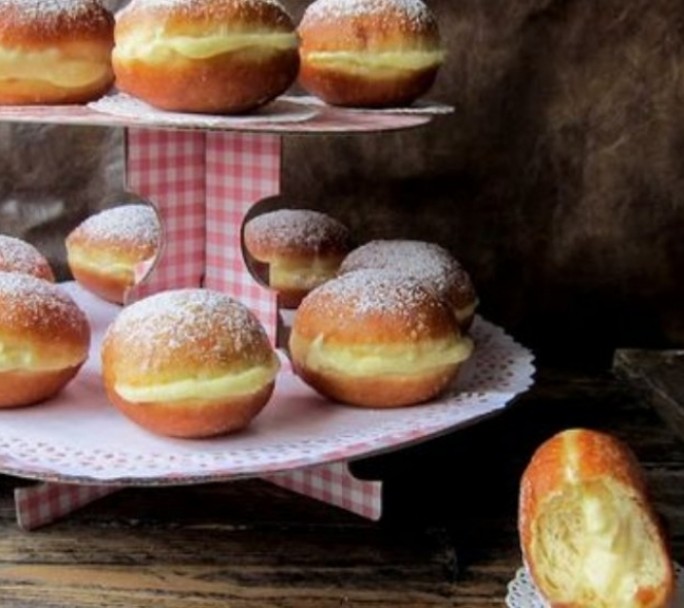 El origen anarquista del nombre de las facturas: bolas de fraile, cañoncitos, bombas, sacramentos y vigilantes